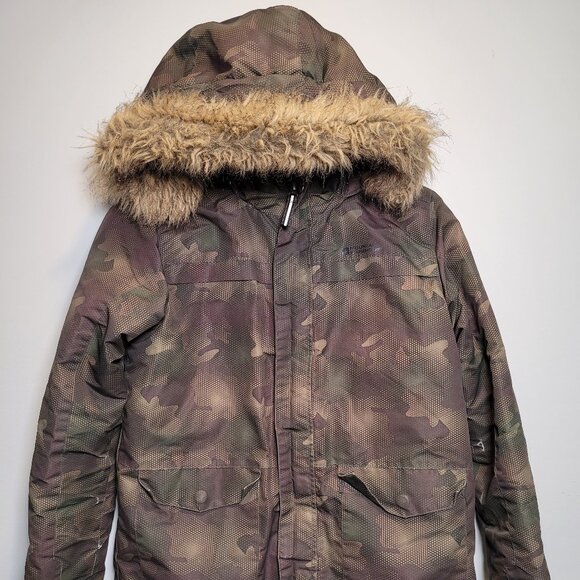 Boys’ Camo Winter Parka – Size 11-12 with Sherpa Lining & Faux Fur on Hood - Picture 4 of 7
